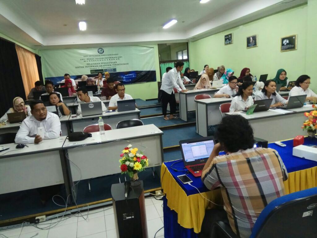 PELATIHAN PENGGUNAAN SISTEM INFORMASI AKADEMIK TERINTEGRASI