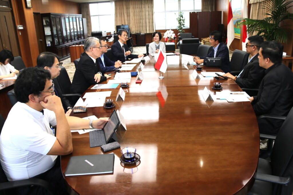 Delegasi FPIK UBT di Saga University Jepang